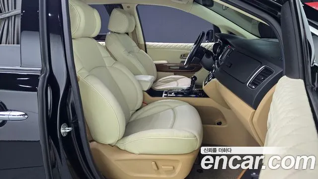 Kia Carnival 2016 thumb 9