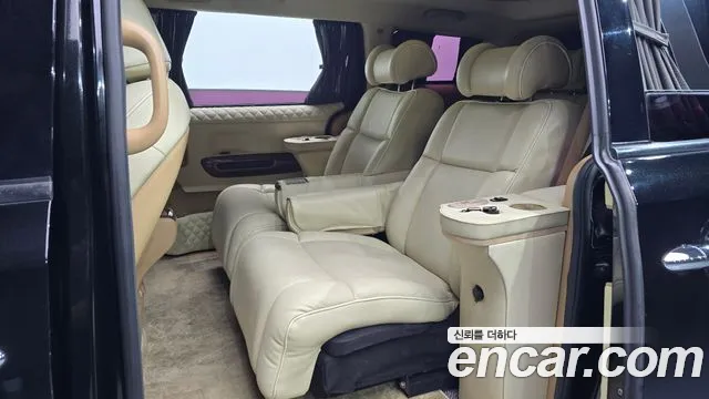 Kia Carnival 2016 thumb 11