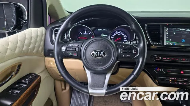 Kia Carnival 2016 thumb 12