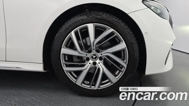 Mercedes-Benz E-Класс 2024 thumb 4