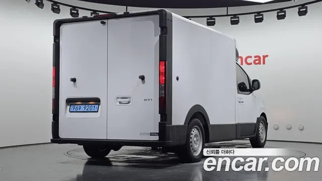 Hyundai Staria 2024 thumb 2