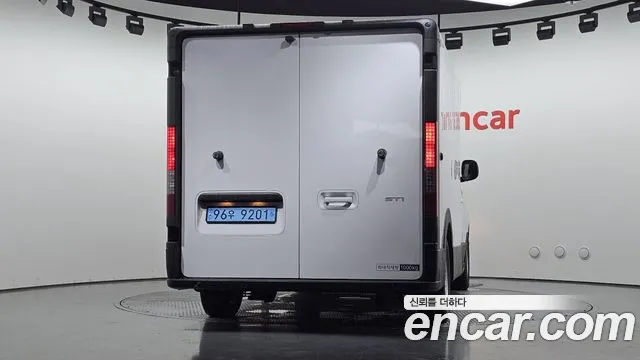 Hyundai Staria 2024 thumb 4