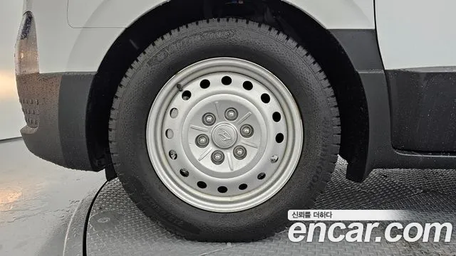 Hyundai Staria 2024 thumb 5