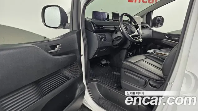 Hyundai Staria 2024 thumb 10