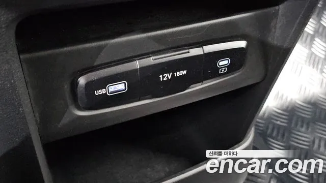 Hyundai Staria 2024 thumb 11
