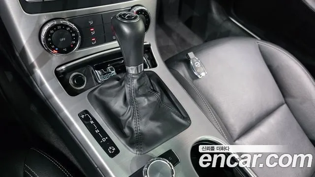 Mercedes-Benz SLK-Class 2013 thumb 9
