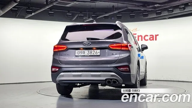 Hyundai Santa Fe 2018 thumb 4
