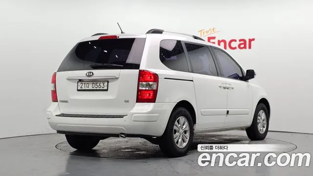 Kia Carnival 2013 thumb 2