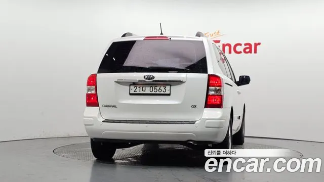 Kia Carnival 2013 thumb 4