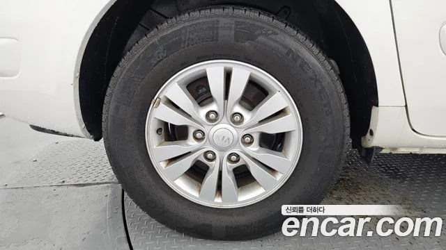 Kia Carnival 2013 thumb 5