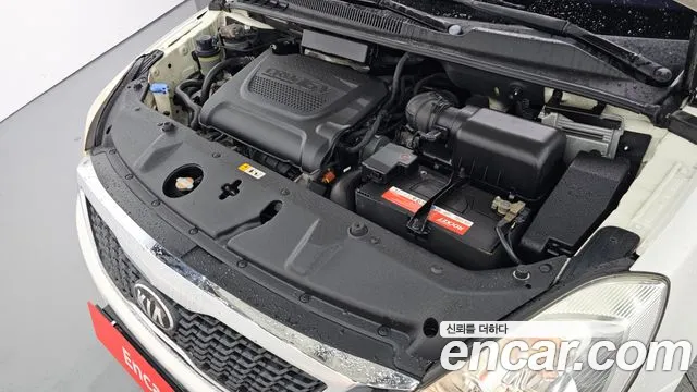 Kia Carnival 2013 thumb 6