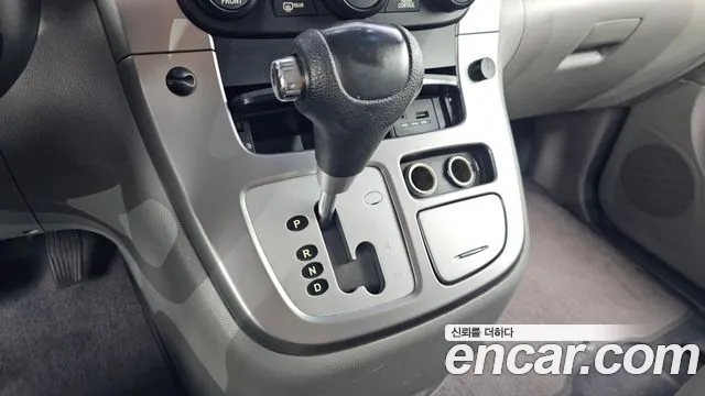 Kia Carnival 2013 thumb 9