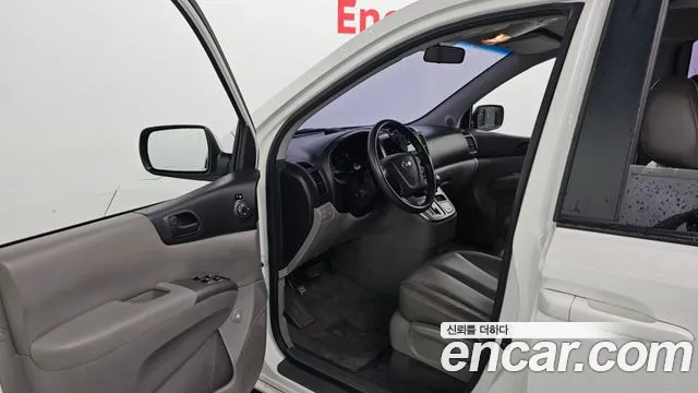 Kia Carnival 2013 thumb 10