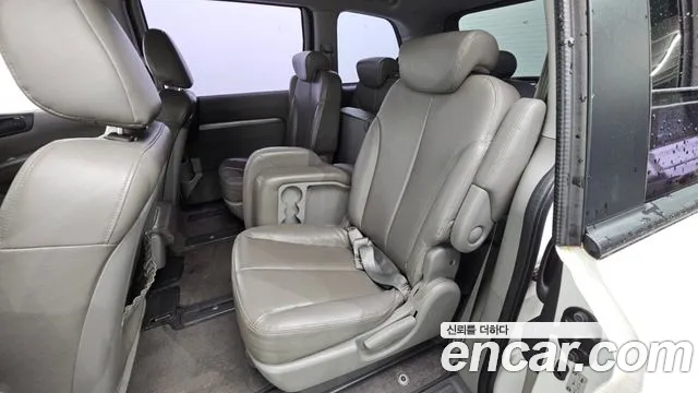 Kia Carnival 2013 thumb 11