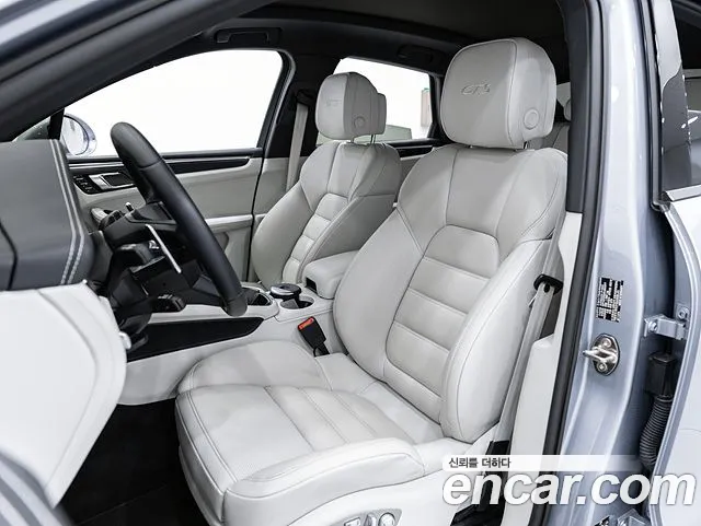 Porsche Macan 2023 thumb 10