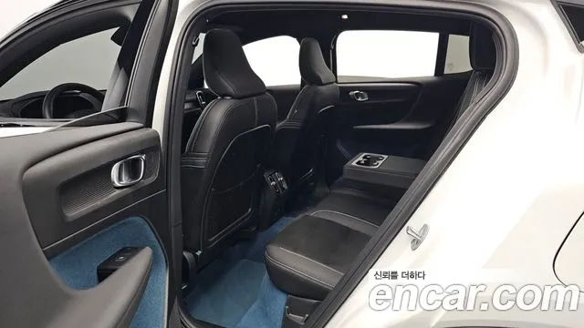 Volvo C40 2022 thumb 10