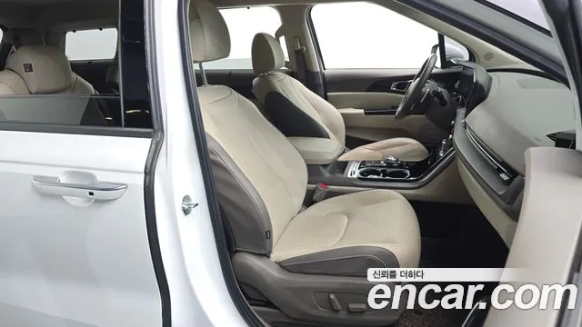 Kia Carnival 2022 thumb 11