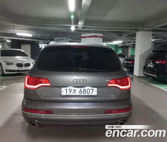 Audi Q7 2015 thumb 4