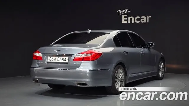 Hyundai Genesis 2013 thumb 2