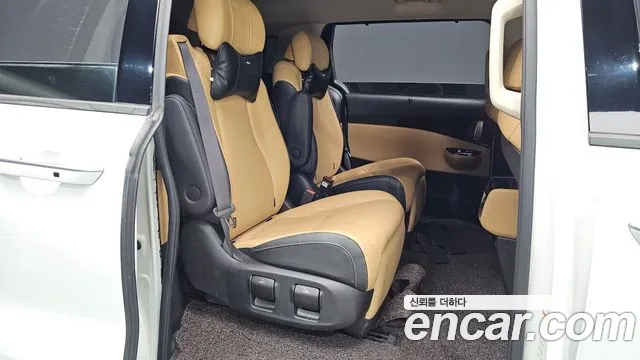 Kia Carnival 2021 thumb 11
