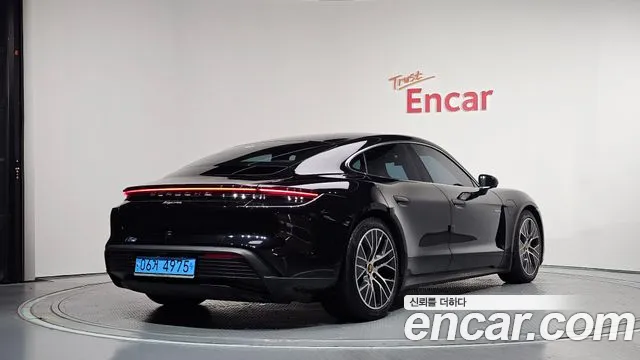 Porsche Taycan 2021 thumb 2