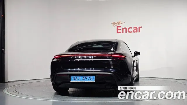 Porsche Taycan 2021 thumb 4