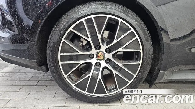 Porsche Taycan 2021 thumb 5
