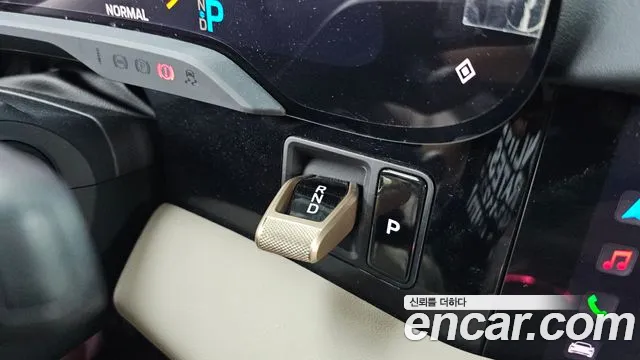 Porsche Taycan 2021 thumb 9