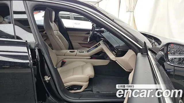 Porsche Taycan 2021 thumb 11
