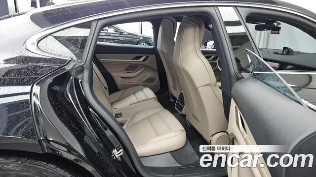 Porsche Taycan 2021 thumb 12