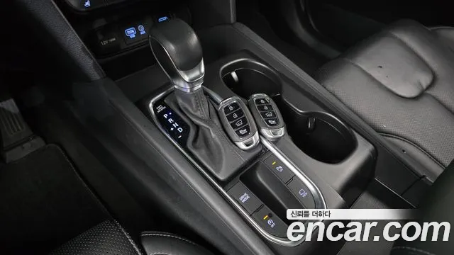 Hyundai Santa Fe 2018 thumb 9