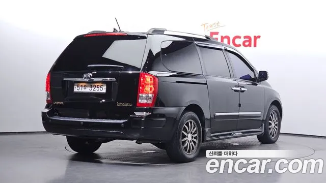 Kia Carnival 2012 thumb 2