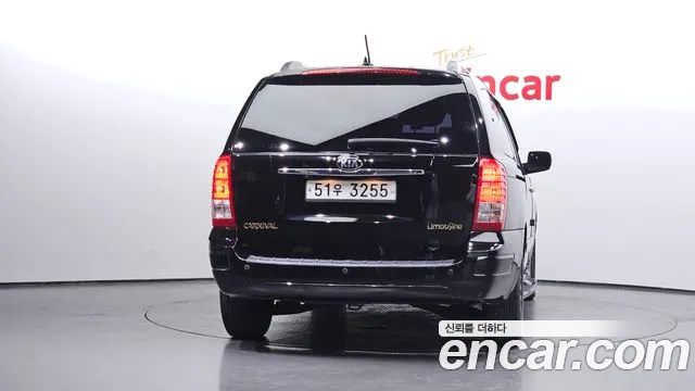 Kia Carnival 2012 thumb 4
