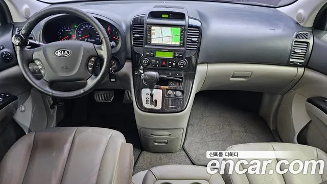 Kia Carnival 2012 thumb 7