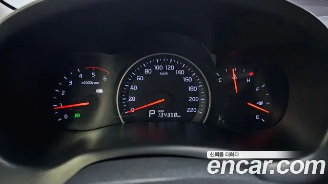 Kia Carnival 2012 thumb 8