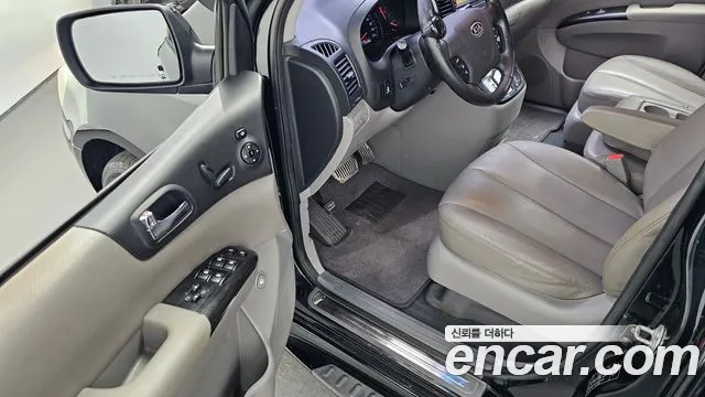 Kia Carnival 2012 thumb 10