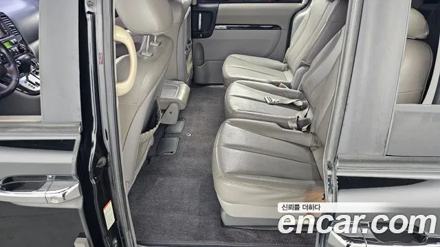 Kia Carnival 2012 thumb 12