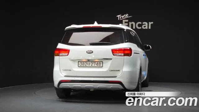 Kia Carnival 2017 thumb 4