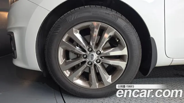 Kia Carnival 2017 thumb 5