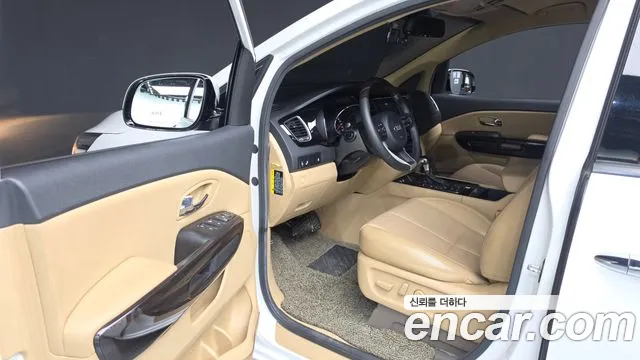 Kia Carnival 2017 thumb 10