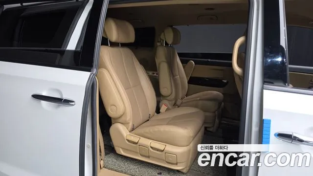 Kia Carnival 2017 thumb 11