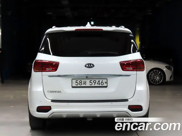 Kia Carnival 2018 thumb 3