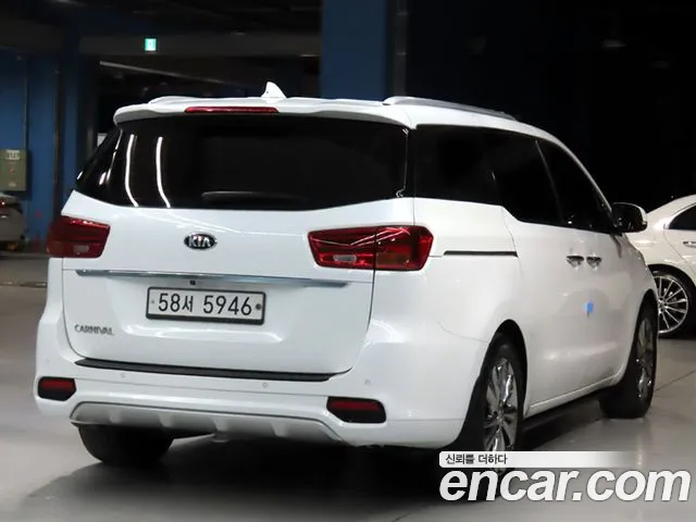 Kia Carnival 2018 thumb 4