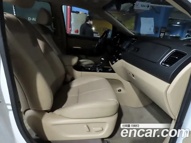 Kia Carnival 2018 thumb 8