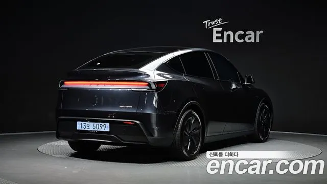 Tesla Model Y 2025 thumb 2