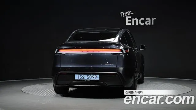 Tesla Model Y 2025 thumb 4
