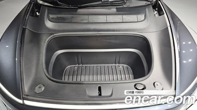 Tesla Model Y 2025 thumb 6