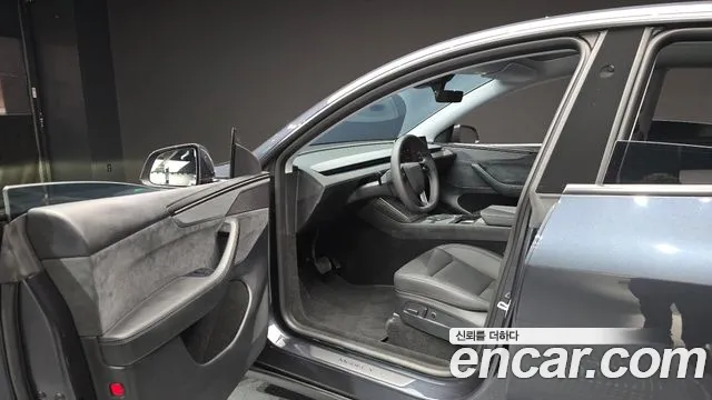 Tesla Model Y 2025 thumb 10