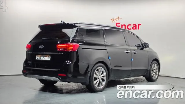 Kia Carnival 2018 thumb 2