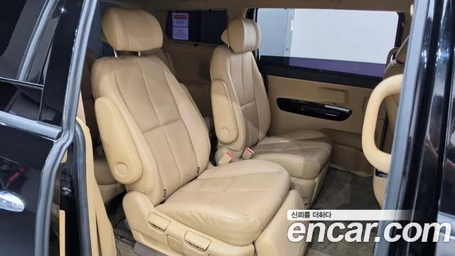 Kia Carnival 2018 thumb 11